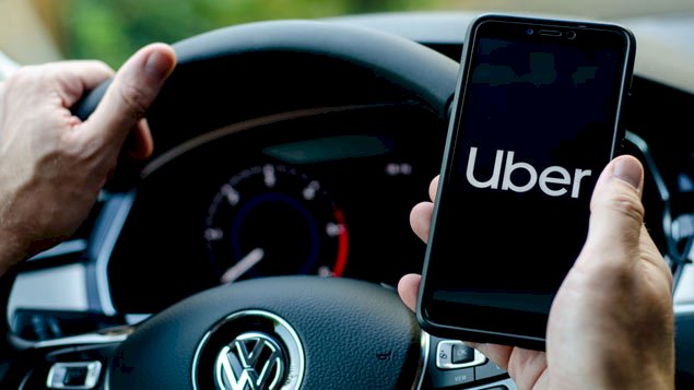 „Uber“ vairuotojai pradeda teisėtą kovą dėl „favoritizmo“