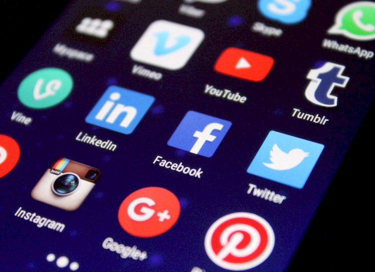„Twitter“ pažymės vyriausybės pareigūnus ir valstybinės žiniasklaidos paskyras