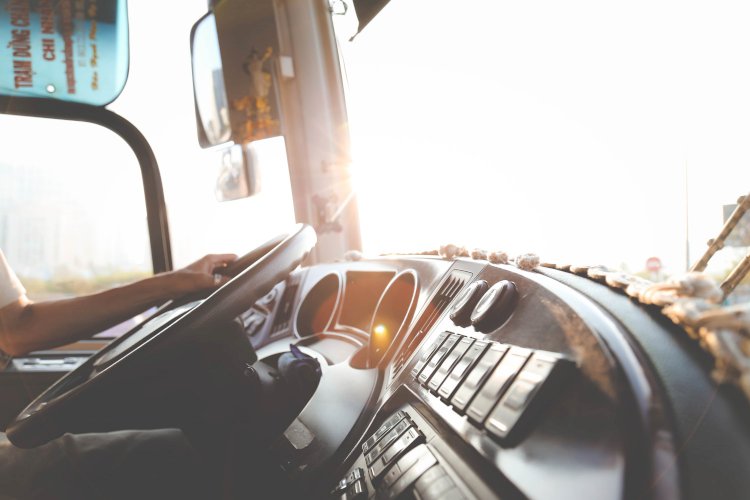 Tragiški įvykiai Vietname: 15 mitingo dalyvių žuvo autobusui nukritus nuo uolos