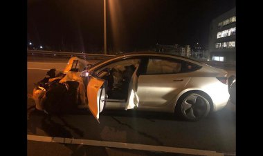 Įvykus „Teslos“ avarijai žuvo du vyrai: įvykio metu vairuotojo sėdynė buvo tuščia