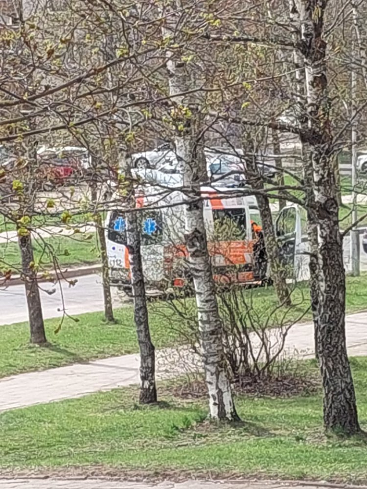 Vilniuje Karoliniškėse žuvo pro balkoną iškritęs berniukas